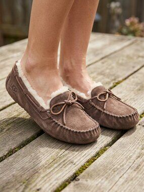 Ugg Dakota 5612 brown suede slippers